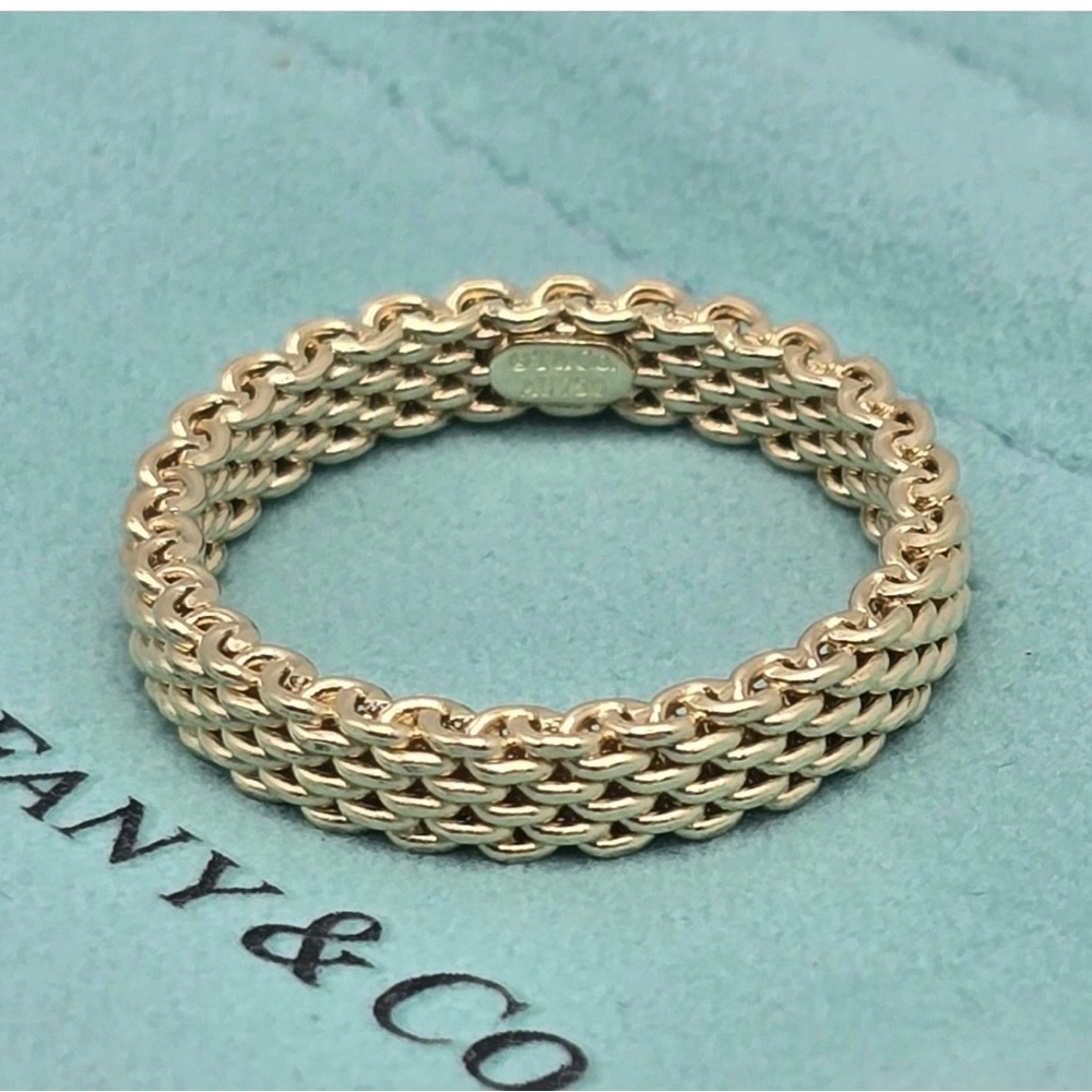 Tiffany & Co.
Rare Tiffany and Co 18 k  GOLD RING
Size 5      4mm. WORN 2 times